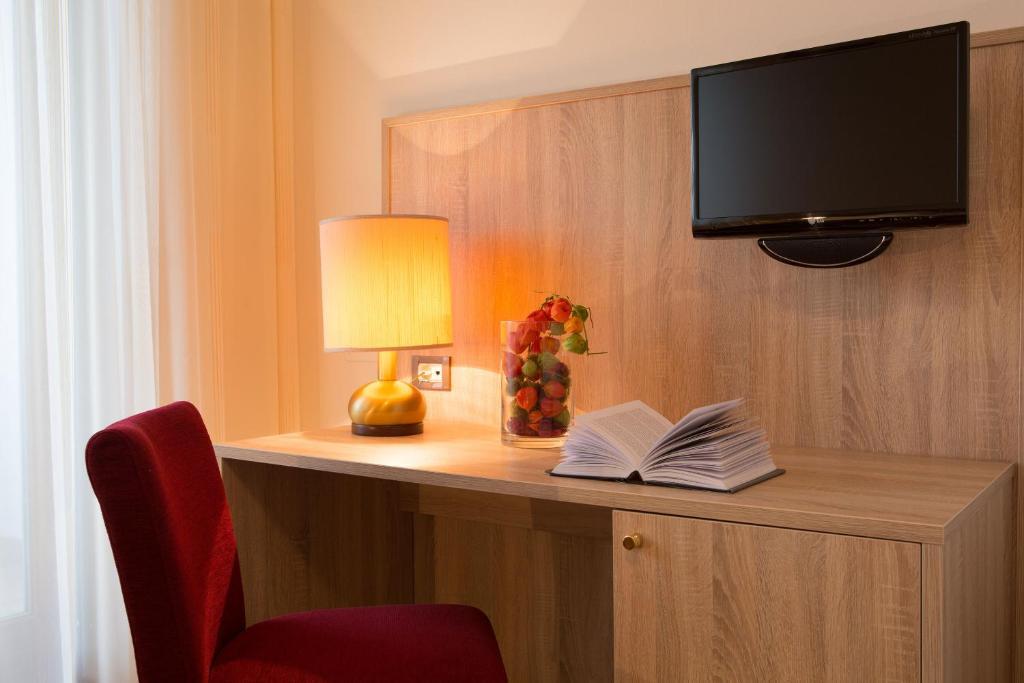 Hotel-Garni Appartement Gartenheim Schenna Zimmer foto